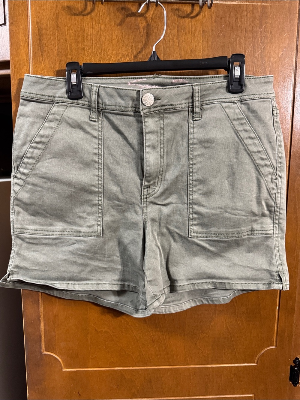 New no tag Seven7 12 High-Rise Utility Women’s Shorts in Sage Green